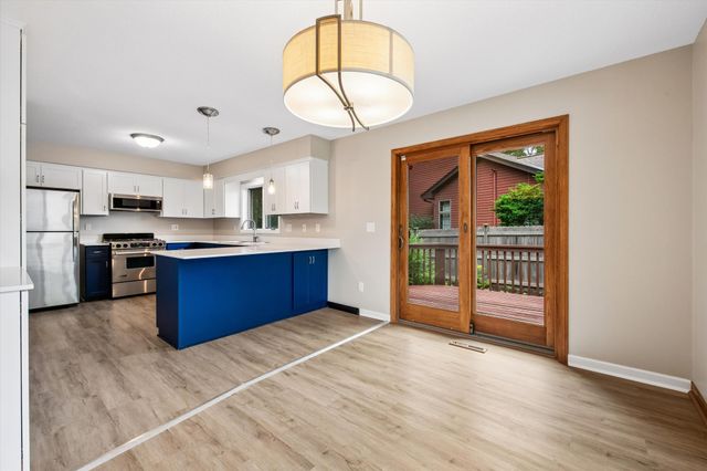 460 Oakhill Road, Chaska, MN 55318