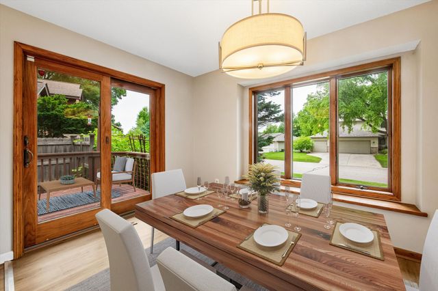 460 Oakhill Road, Chaska, MN 55318