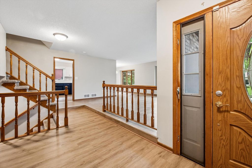 460 Oakhill Road, Chaska, MN 55318 — photo 4
