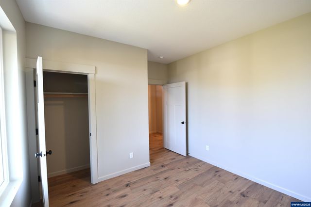 871 Oakleaf Wy, Silverton, OR 97381