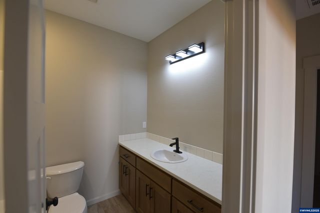 871 Oakleaf Wy, Silverton, OR 97381