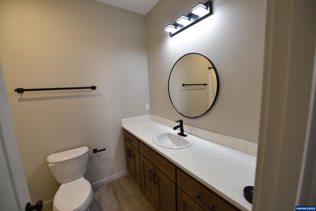 871 Oakleaf Wy, Silverton, OR 97381