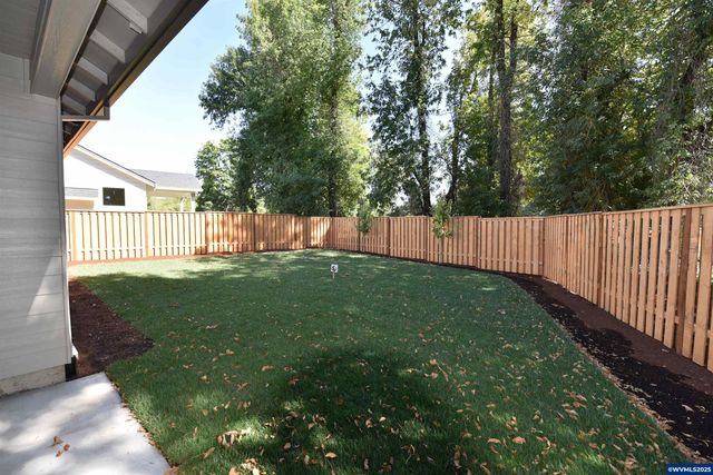 871 Oakleaf Wy, Silverton, OR 97381