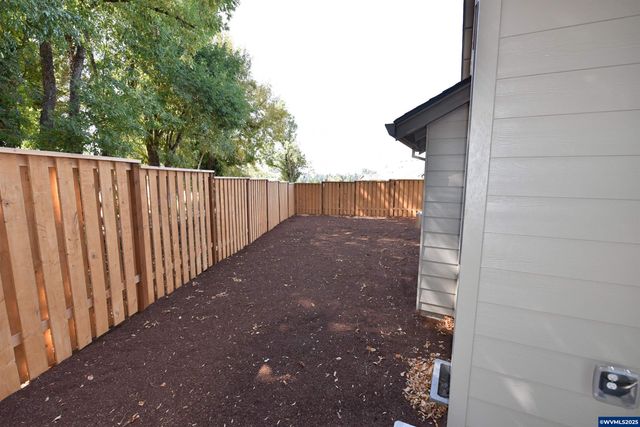 871 Oakleaf Wy, Silverton, OR 97381