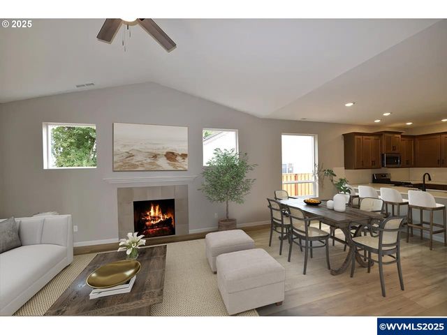 871 Oakleaf Wy, Silverton, OR 97381