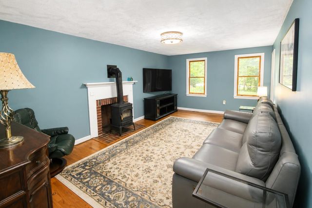 25 Peaslee Court, Hampstead, NH 03038