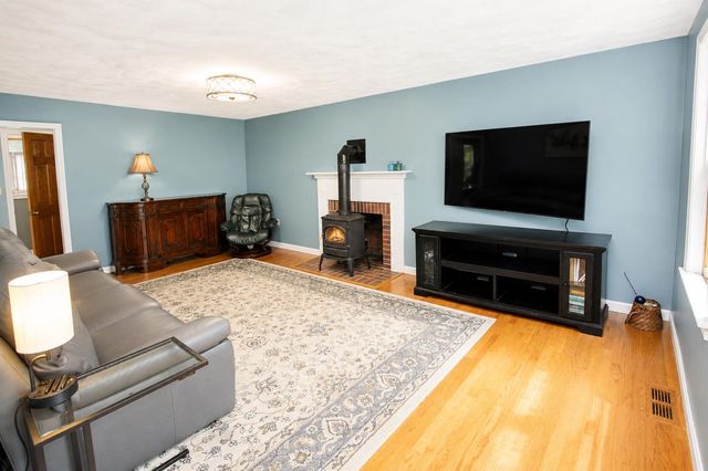 25 Peaslee Court, Hampstead, NH 03038