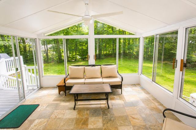 25 Peaslee Court, Hampstead, NH 03038