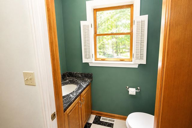25 Peaslee Court, Hampstead, NH 03038