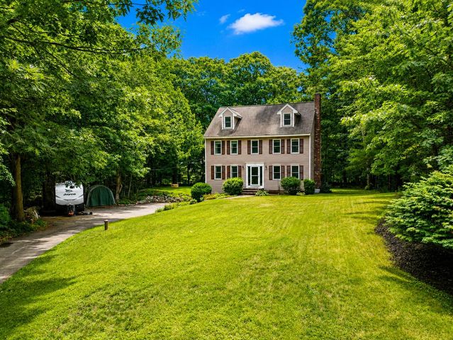 25 Peaslee Court, Hampstead, NH 03038