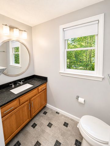 25 Peaslee Court, Hampstead, NH 03038