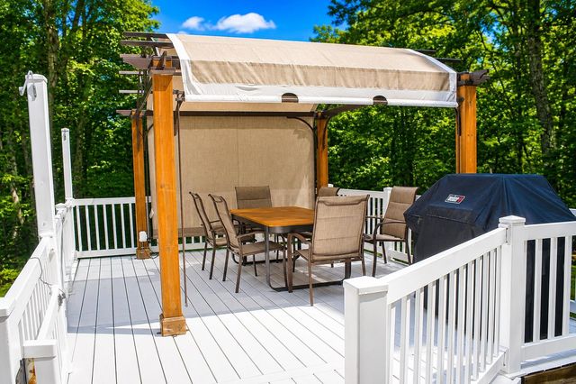 25 Peaslee Court, Hampstead, NH 03038