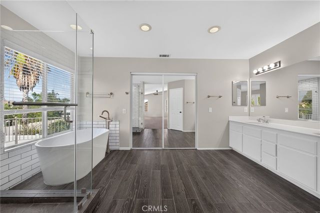 1359 Williamsburg Lane, Corona, CA 92882