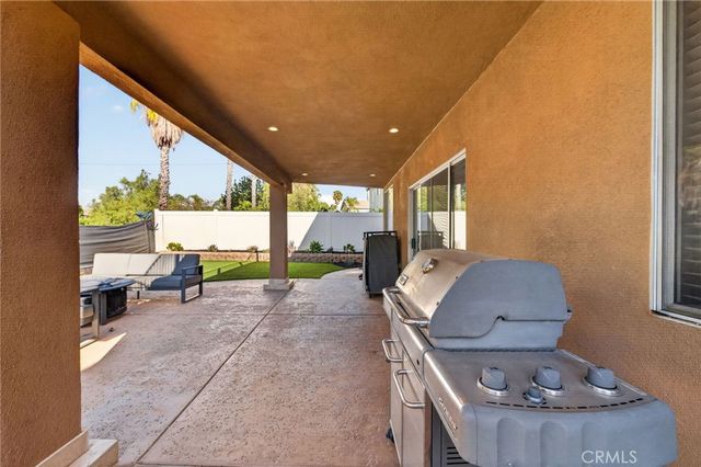 1359 Williamsburg Lane, Corona, CA 92882