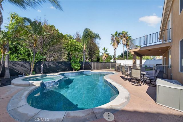 1359 Williamsburg Lane, Corona, CA 92882