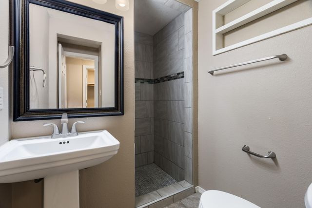 1825 Pitt Street NE, Albuquerque, NM 87112