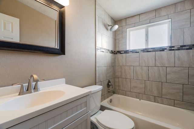 1825 Pitt Street NE, Albuquerque, NM 87112