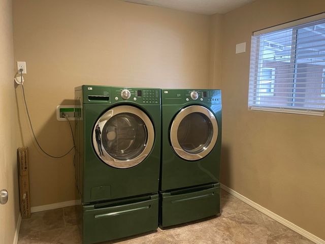 1825 Pitt Street NE, Albuquerque, NM 87112