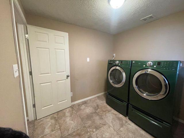 1825 Pitt Street NE, Albuquerque, NM 87112