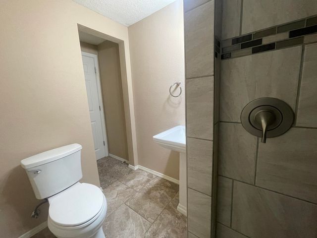 1825 Pitt Street NE, Albuquerque, NM 87112