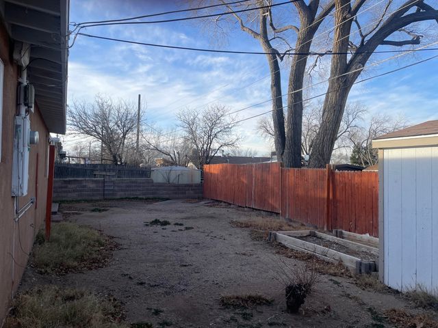1825 Pitt Street NE, Albuquerque, NM 87112