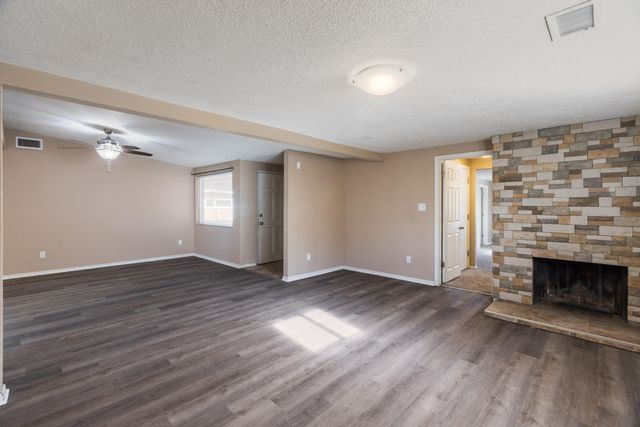 1825 Pitt Street NE, Albuquerque, NM 87112