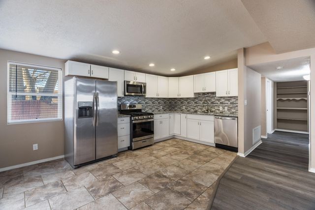 1825 Pitt Street NE, Albuquerque, NM 87112