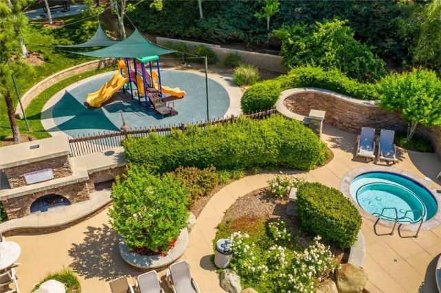 26502 Bryce, Valencia, CA 91354
