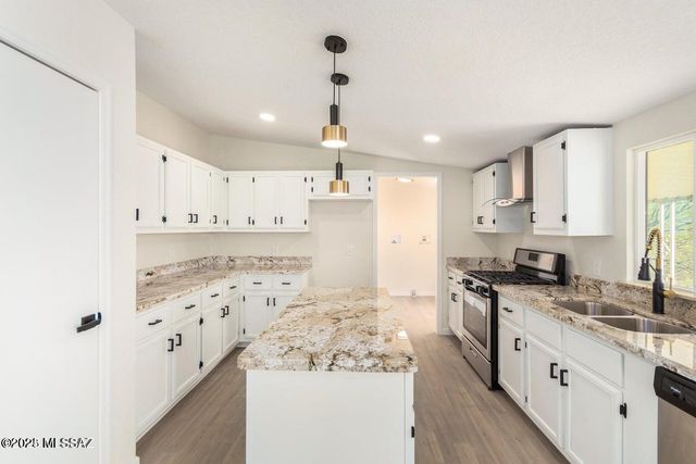 2125 S Calle Pomo, Tucson, AZ 85735