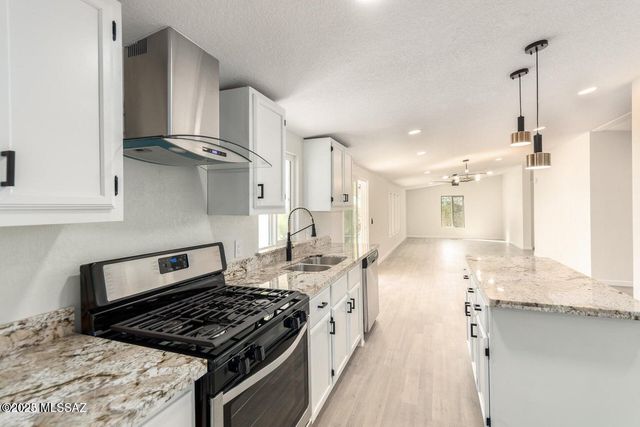 2125 S Calle Pomo, Tucson, AZ 85735