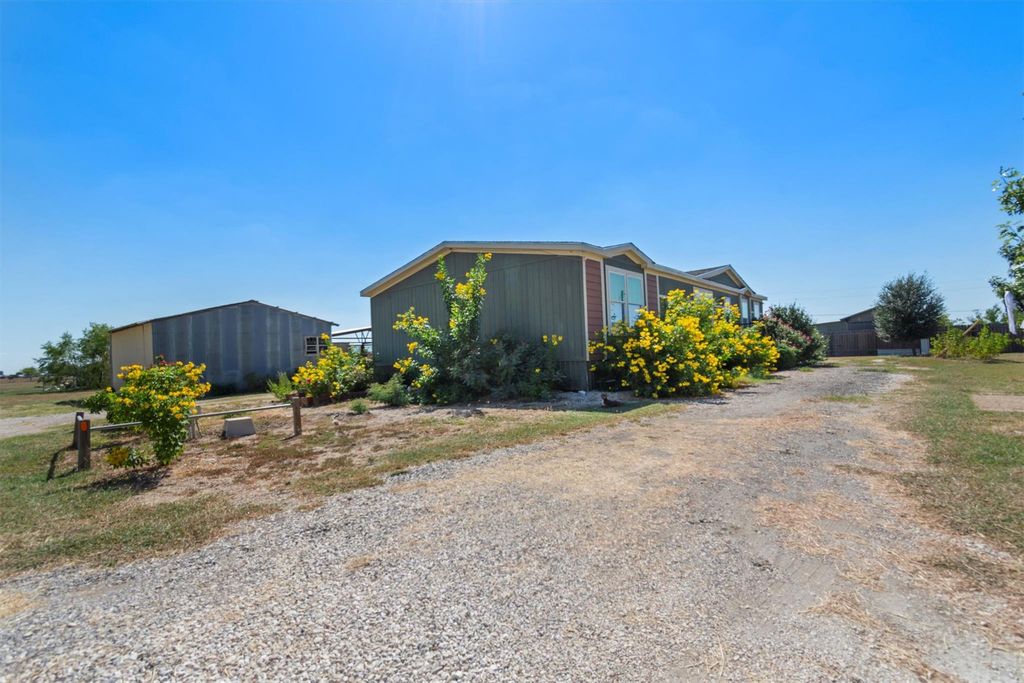 5904 Fm 621, Martindale, TX 78655