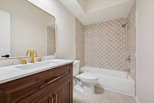 2100 Tanglewilde Street 195, Houston, TX 77063