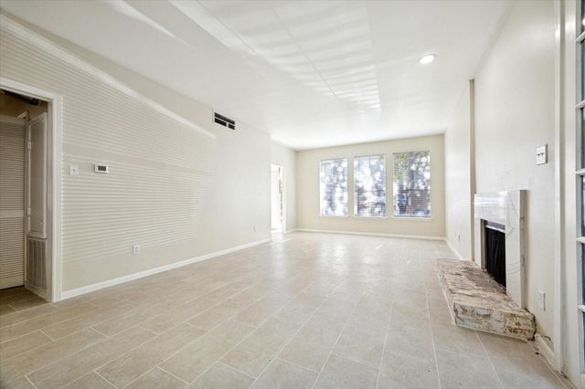 2100 Tanglewilde Street 195, Houston, TX 77063