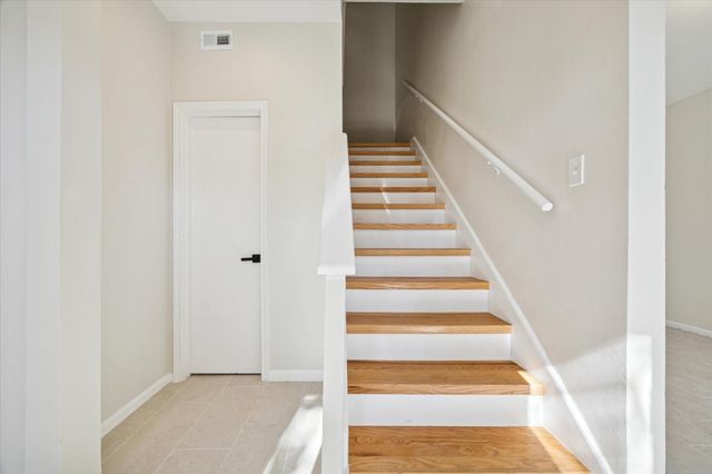 2100 Tanglewilde Street 195, Houston, TX 77063