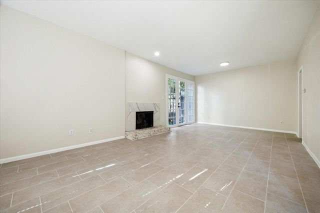 2100 Tanglewilde Street 195, Houston, TX 77063