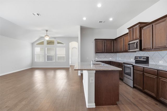 466 Rockaway Drive, Midlothian, TX 76065