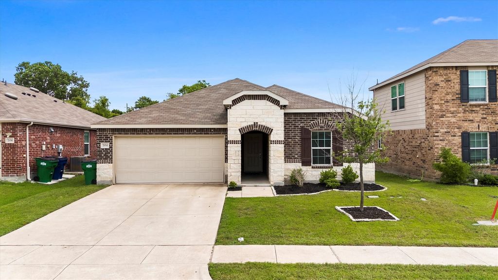 204 Waxberry Drive, Fate, TX 75189