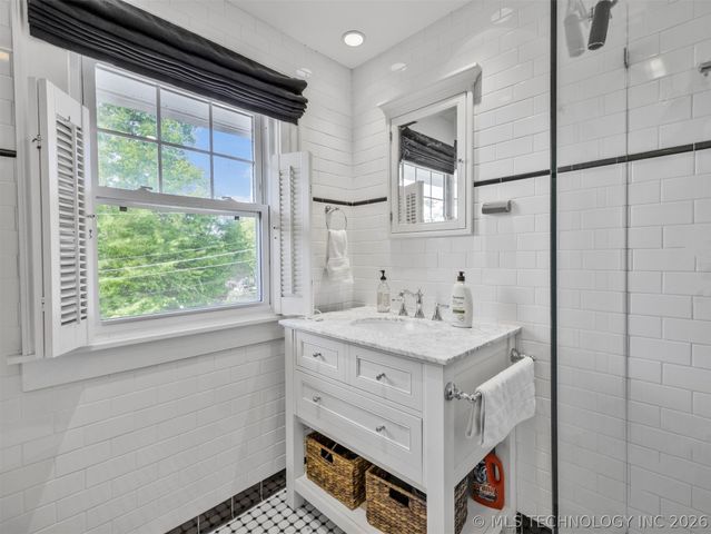 1805 W Easton Street, Tulsa, OK 74127