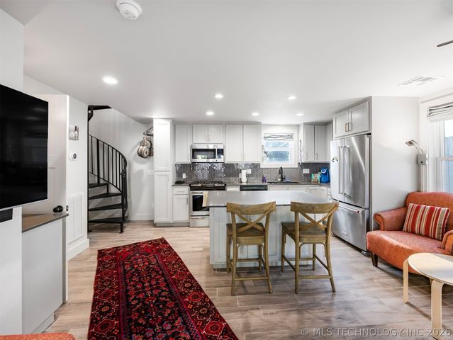 1805 W Easton Street, Tulsa, OK 74127
