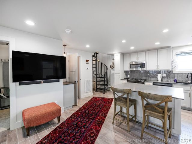 1805 W Easton Street, Tulsa, OK 74127