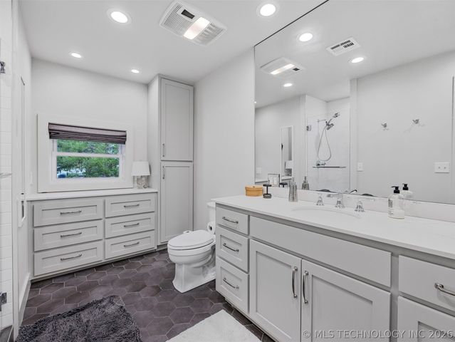 1805 W Easton Street, Tulsa, OK 74127