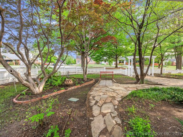 1805 W Easton Street, Tulsa, OK 74127