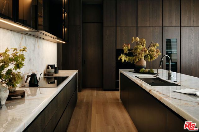 9259 Robin Drive, Los Angeles, CA 90069