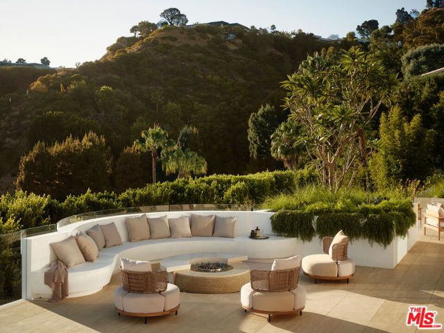 9259 Robin Drive, Los Angeles, CA 90069