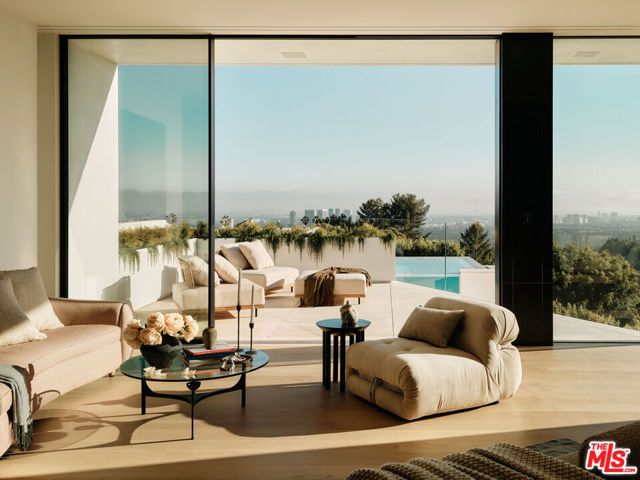 9259 Robin Drive, Los Angeles, CA 90069