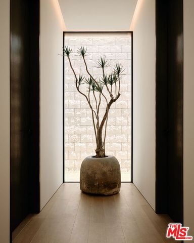 9259 Robin Drive, Los Angeles, CA 90069