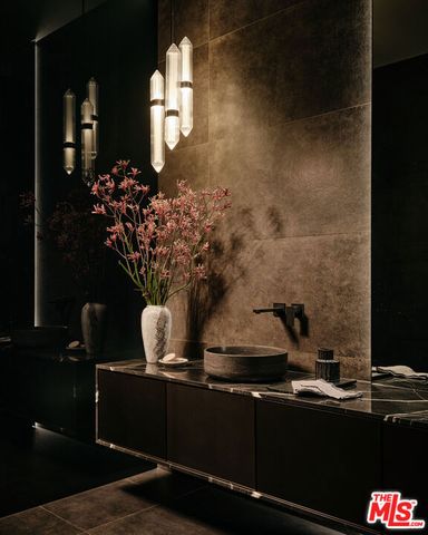 9259 Robin Drive, Los Angeles, CA 90069