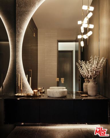 9259 Robin Drive, Los Angeles, CA 90069