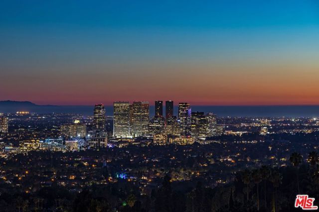 9259 Robin Drive, Los Angeles, CA 90069
