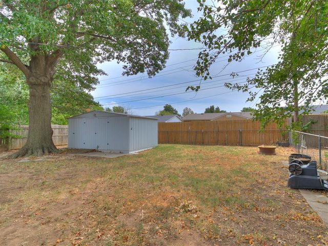 210 E Cherry Avenue, Yukon, OK 73099